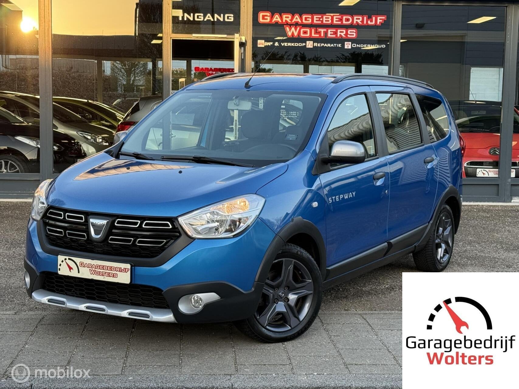 Dacia Lodgy 1.2 TCe Stepway CRUISE NAVI CAMERA PARK.SENS., Voorwielaandrijving, Stof, Gebruikt, Zwart