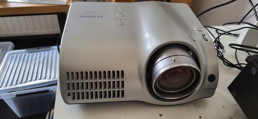 Hitachi Illumina beamer met scherm, Ophalen, Gebruikt, HD (720), LCD