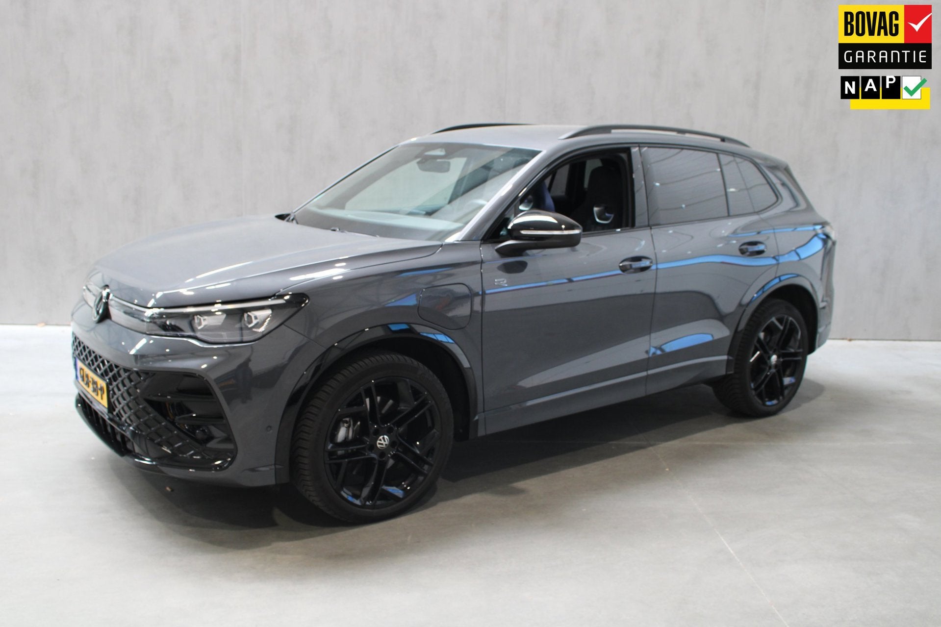 Volkswagen TIGUAN 1.5 eHybrid R-Line Camera/Trekhaak/Black p, Auto's, Volkswagen, 12 maanden, 4 cilinders, 250 km/l, Bedrijf