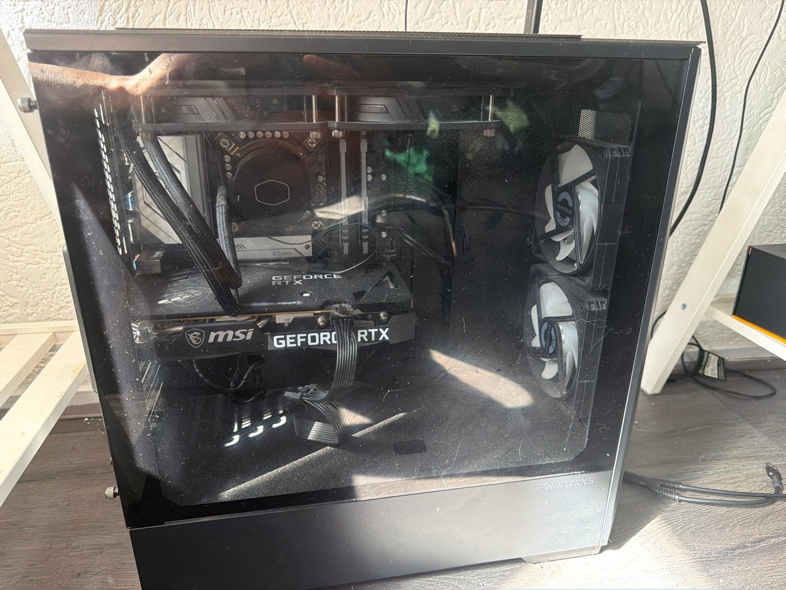 Foto 2 van Complete Gaming PC Setup met RTX 3070 en Dual Monitors