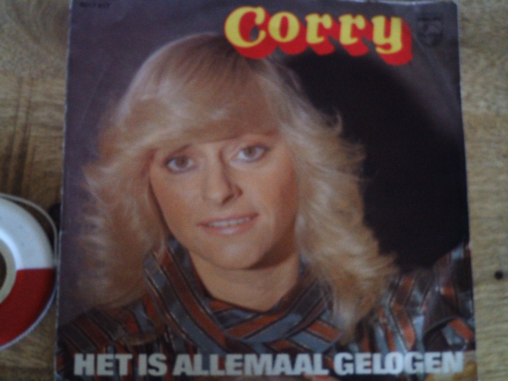 Corry - Het Is Allemaal Gelogen (Vinyl Single) 7a, 7 inch, Ophalen of Verzenden, Zo goed als nieuw, Fotohoes
