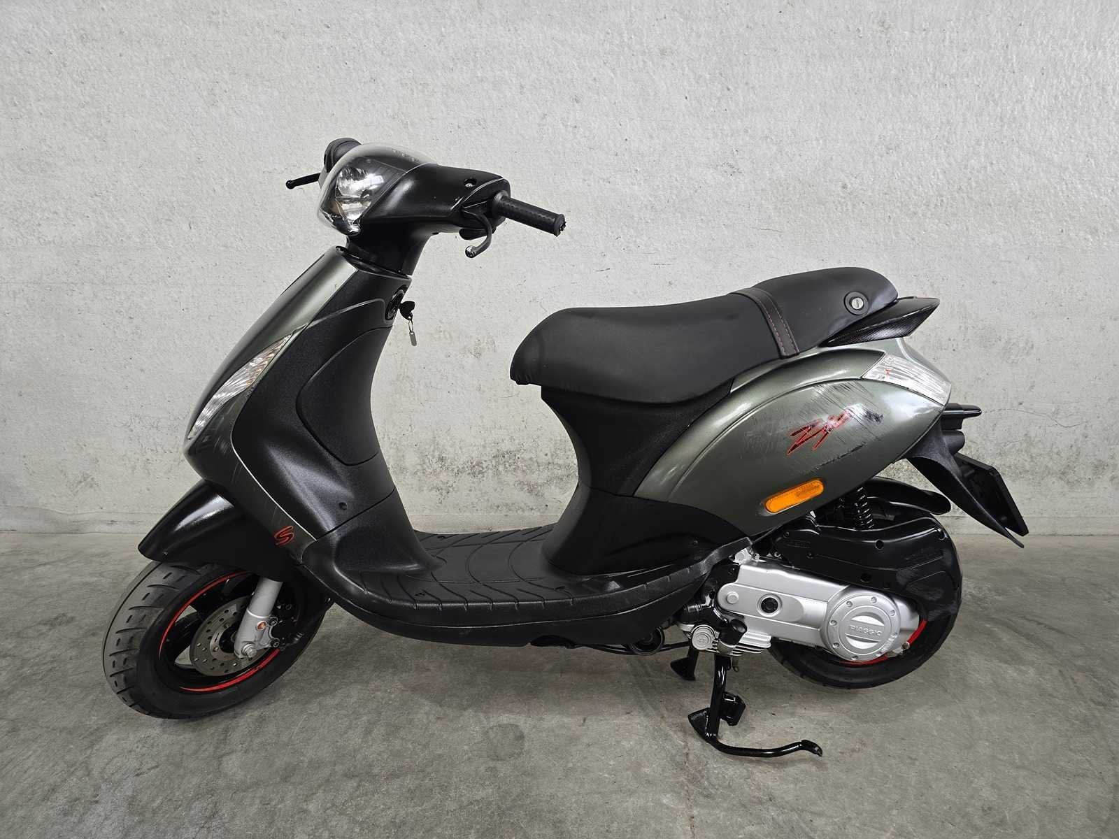 Piaggio - Snorscooter - Zip - 4T 25km uitvoering, Fietsen en Brommers, Brommers | Overige merken, Gebruikt, Piaggio