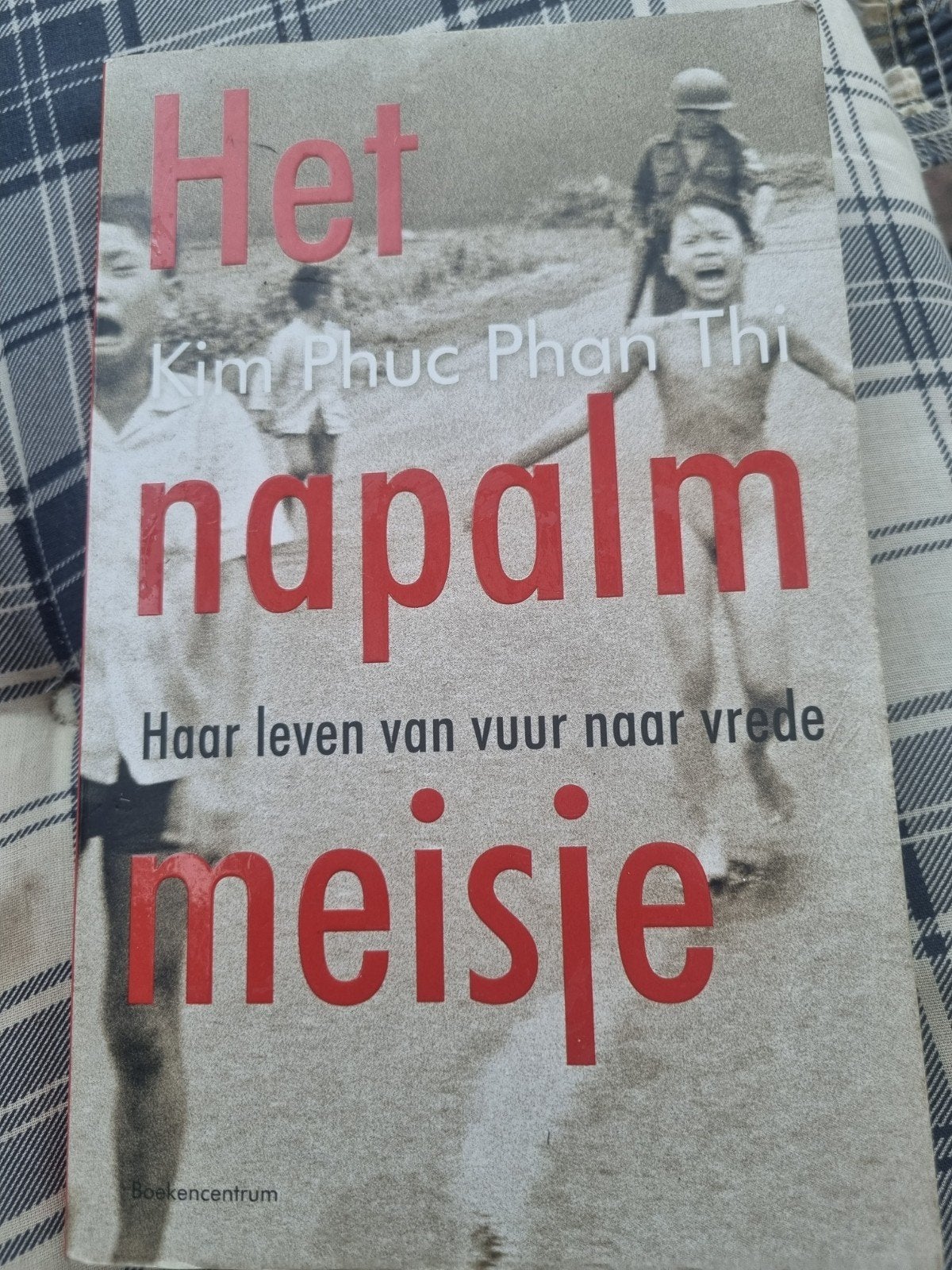 Het napalmmeisje - Kim Phuc Phan Thi, Gelezen, Kim Phuc Phan Thi, Ophalen of Verzenden, 1945 tot heden