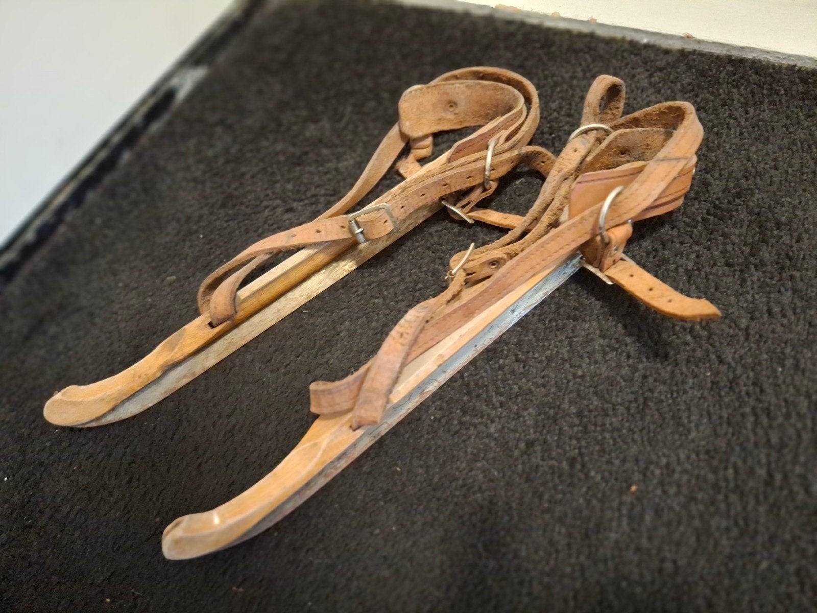 Vintage houten schaatsen met leren riemen, Antiek en Kunst, Ophalen of Verzenden
