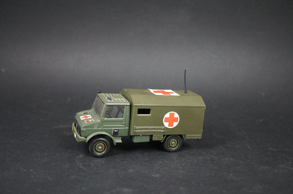 Solido Mercedes Unimog militaire ambulance - 1/50 - TOP, Ophalen of Verzenden, Zo goed als nieuw, Bus of Vrachtwagen, Overige merken