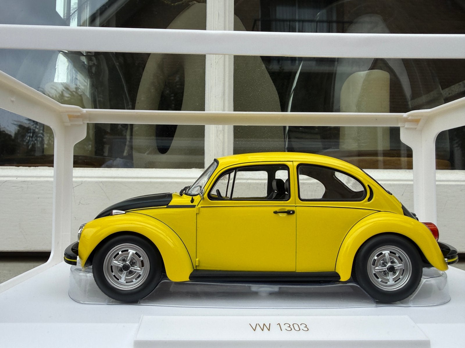 1:18 Volkswagen Kever 1303 Zwart / Geel 1973 Norev 188536, Auto, Norev, 70-72 Av. de Bohlen, Vaulx-en-Velin, 69120, France, Norev