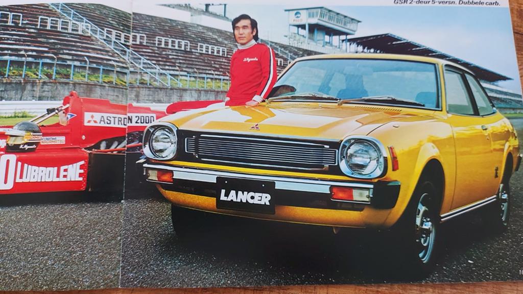 Leuke oude Mitsubishi Lancer folder geperforeerd, Ophalen of Verzenden, Zo goed als nieuw, Mitsubishi