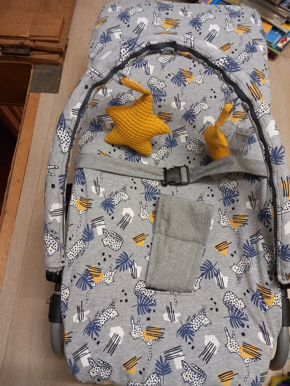 bijna gratis wipstoeltje voor baby merk Topmark, Kinderen en Baby's, Ophalen, Wipstoel, Met gordel(s) of riempje(s), Zo goed als nieuw