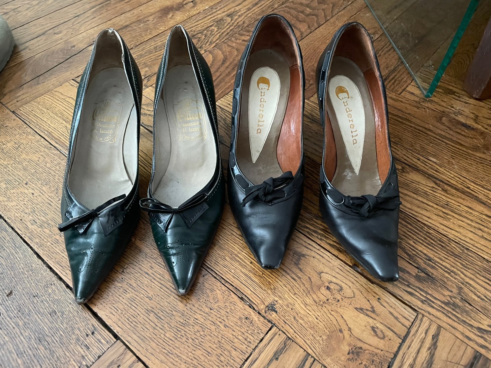 Vintage pumps jaren 50 60 twee paar cinderella Orlian, Ophalen of Verzenden, Gedragen, Schoenen met lage hakken