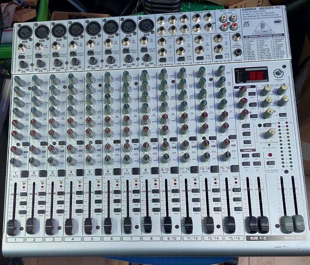 Behringer Eurorack UB2222FX-PRO Mixer met defect, Ophalen of Verzenden, Gebruikt, 20 kanalen of meer, Microfooningang
