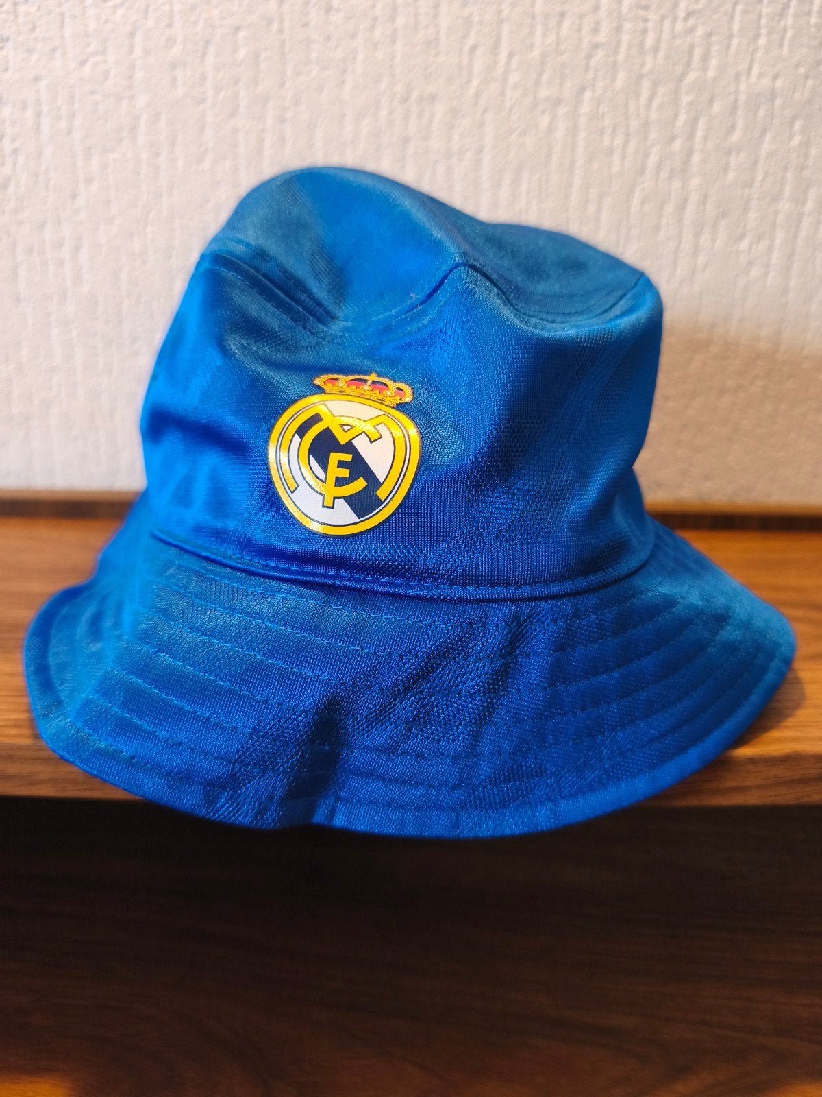 Real Madrid Visserhoed Blauw Adidas, Ophalen of Verzenden, Nieuw, Buitenlandse clubs, Pet of Muts