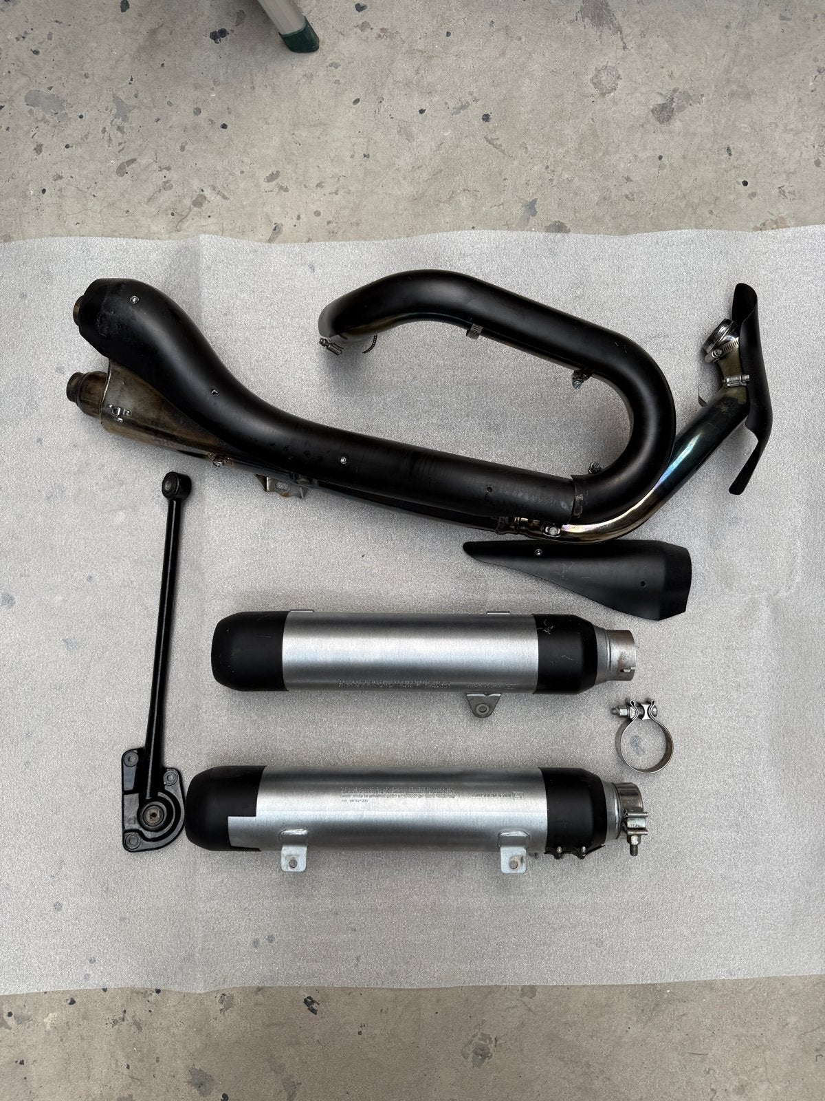 Harley Davidson night rod Uitlaatsysteem met dempers, Ophalen of Verzenden, Gebruikt