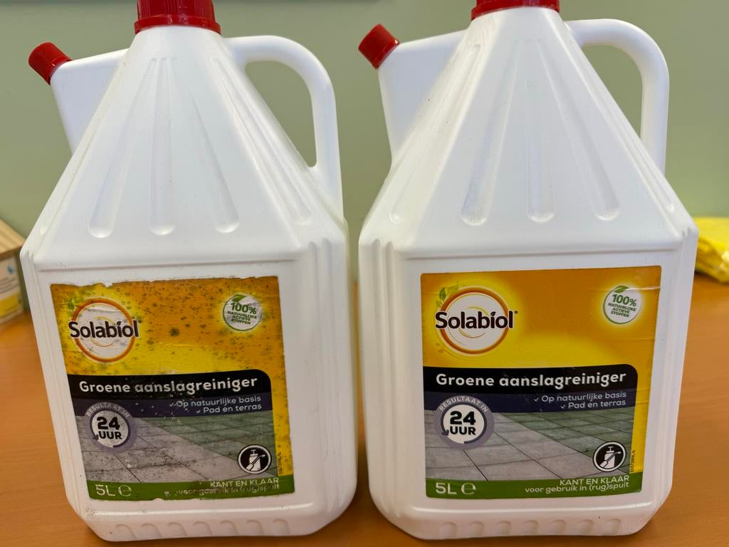 Solabiol Groene Aanslagreiniger - 2 fl €10, Tuin en Terras, Bestrijdingsmiddelen, Ophalen, Nieuw, Aanslagreiniger