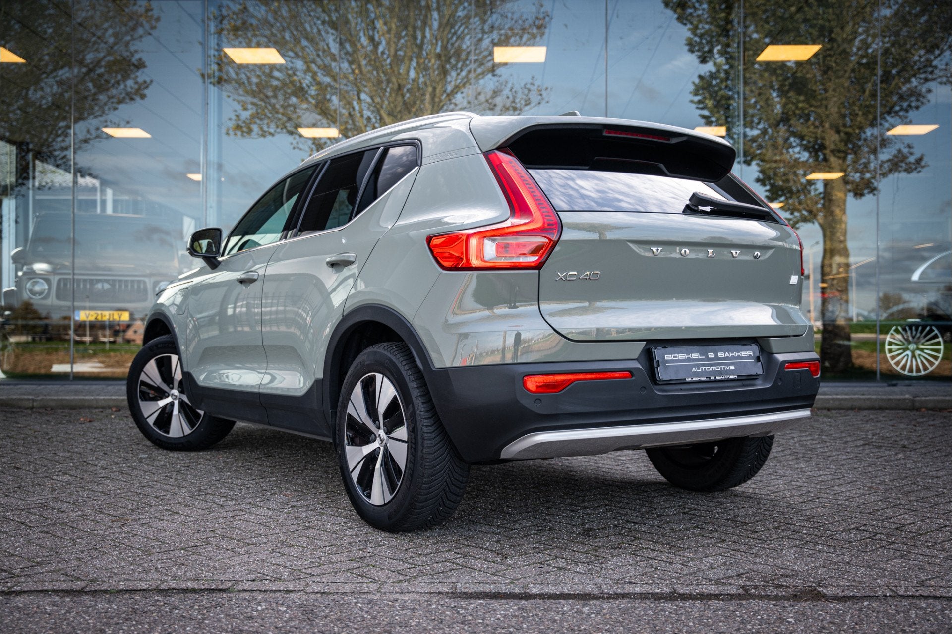 Volvo XC40 T4 Recharge Core Bright * Camera * Stuurverwarmin, Zwart, Bedrijf, 3 cilinders, 211 pk