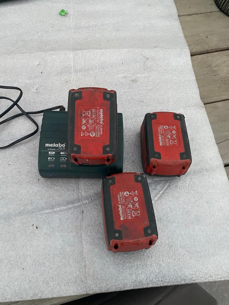 3 Metabo accu's 18V 2.6Ah Li-Power met lader, Doe-het-zelf en Verbouw, Gereedschap | Machine-onderdelen en Toebehoren, Ophalen