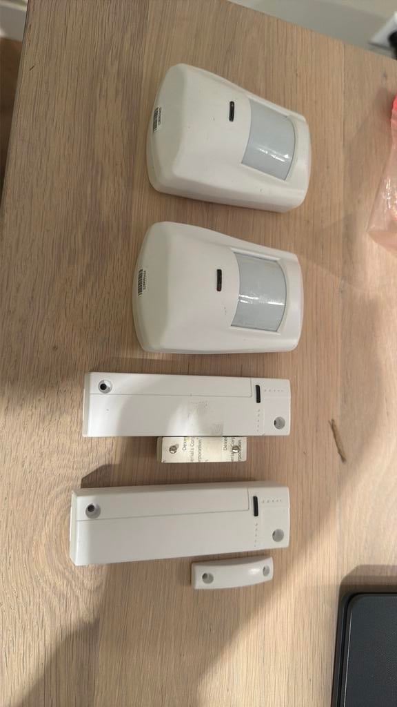 Woon veilig. 2 sensors en 2 deur sensors, Ophalen of Verzenden, Zo goed als nieuw, Overige typen