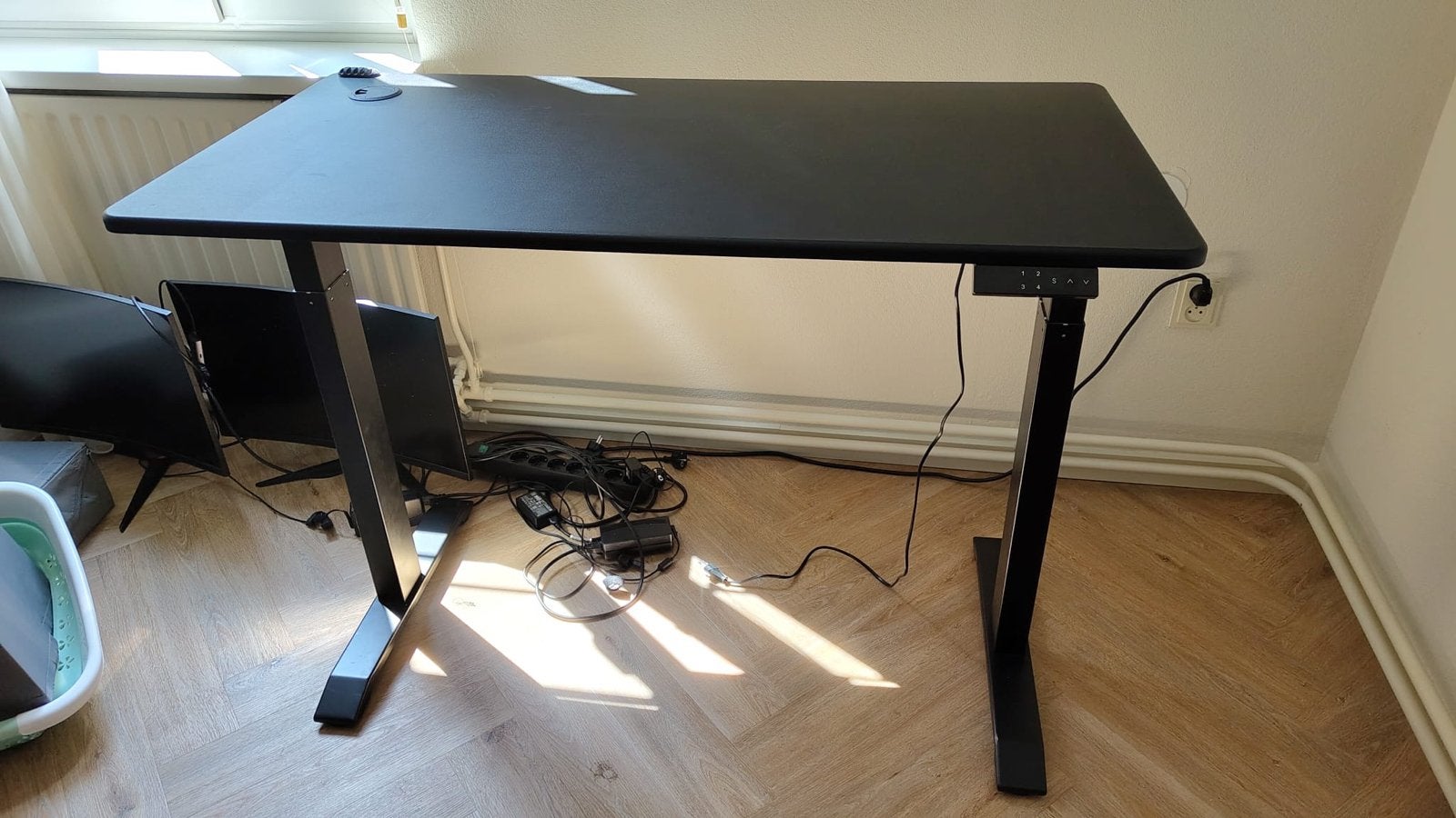 Zwart elektrisch zit-sta bureau - 118x60 cm, Ophalen, Elektrisch, Gebruikt, Metaal