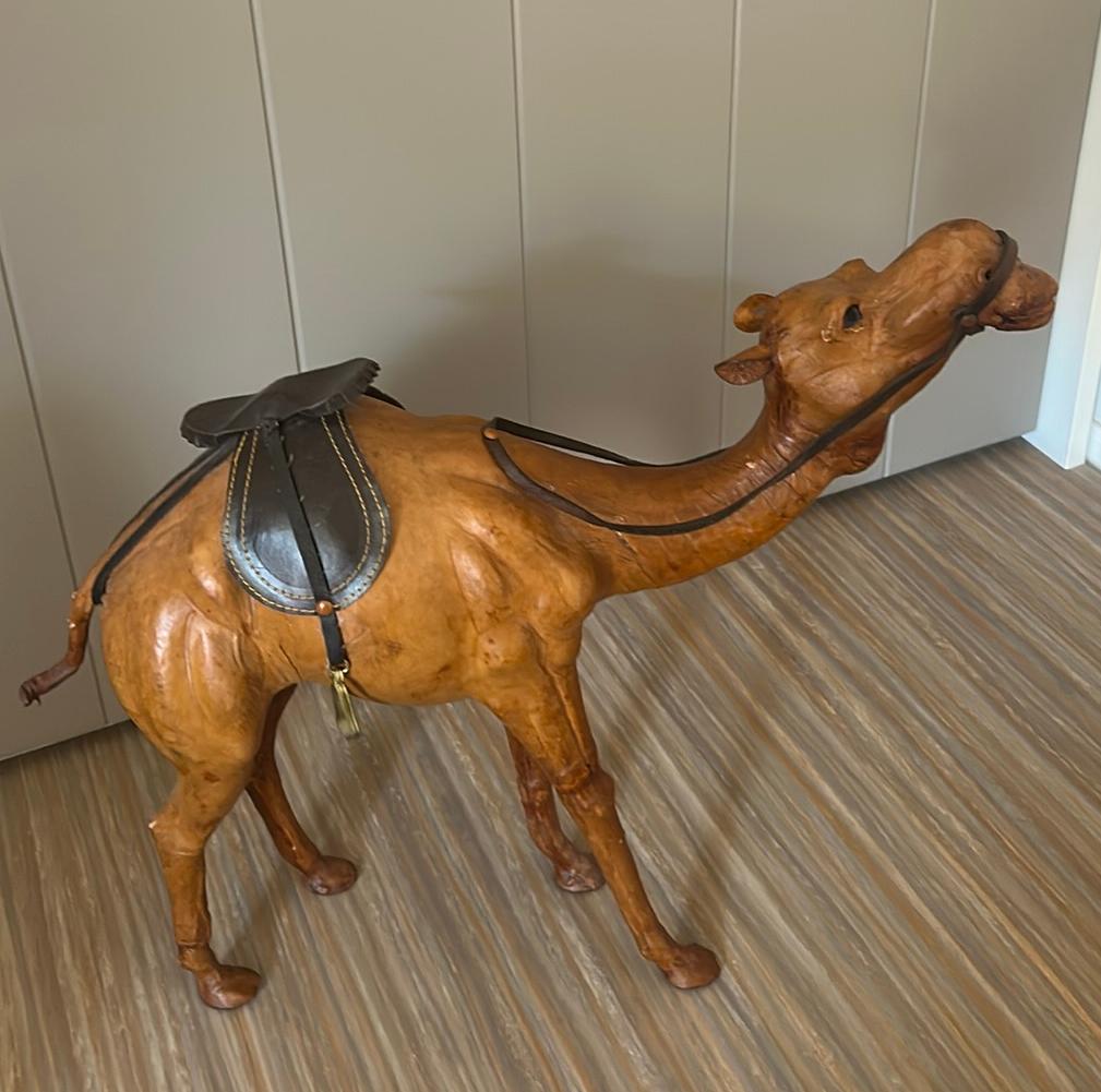 Prachtige leren dromedaris, Verzamelen, Dierenverzamelingen, Ophalen, Zo goed als nieuw, Hert, Beeldje of Figuurtje