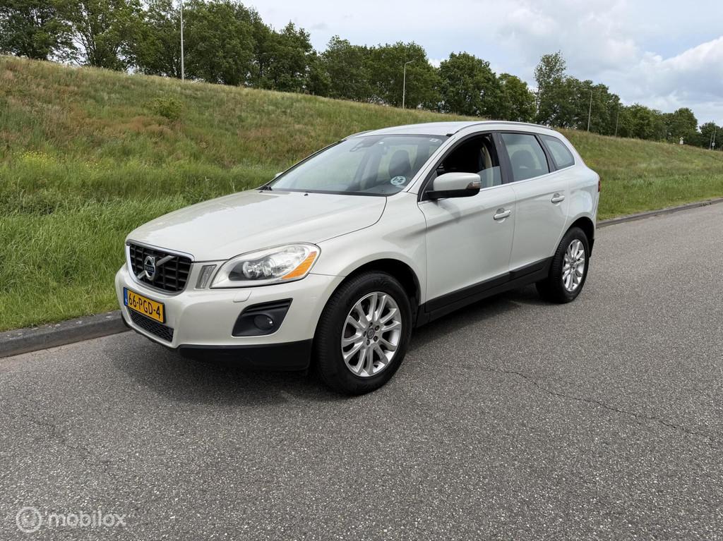 Volvo XC60 2.4D Kinetic automaat km 240.000 goed onderhouden, Gebruikt, 197 €/maand, 2000 kg, 14 km/l