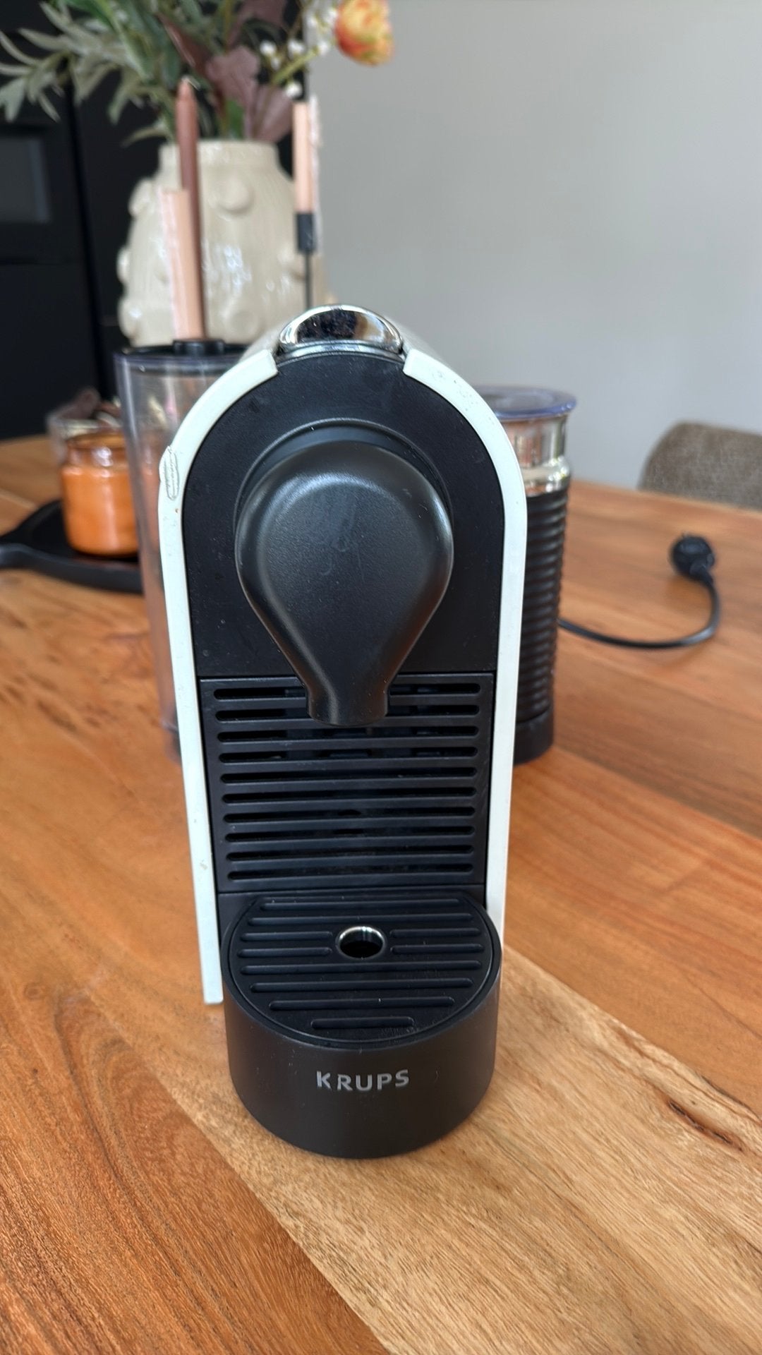 Nespresso / krups koffie machine, Ophalen of Verzenden, Zo goed als nieuw, Espresso apparaat, Koffiepads en cups
