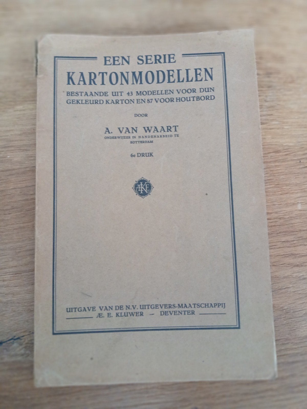 Een serie kartonmodellen - A. van Waart (6e Druk), Gelezen, Ophalen of Verzenden, Overige onderwerpen, A. van Waart