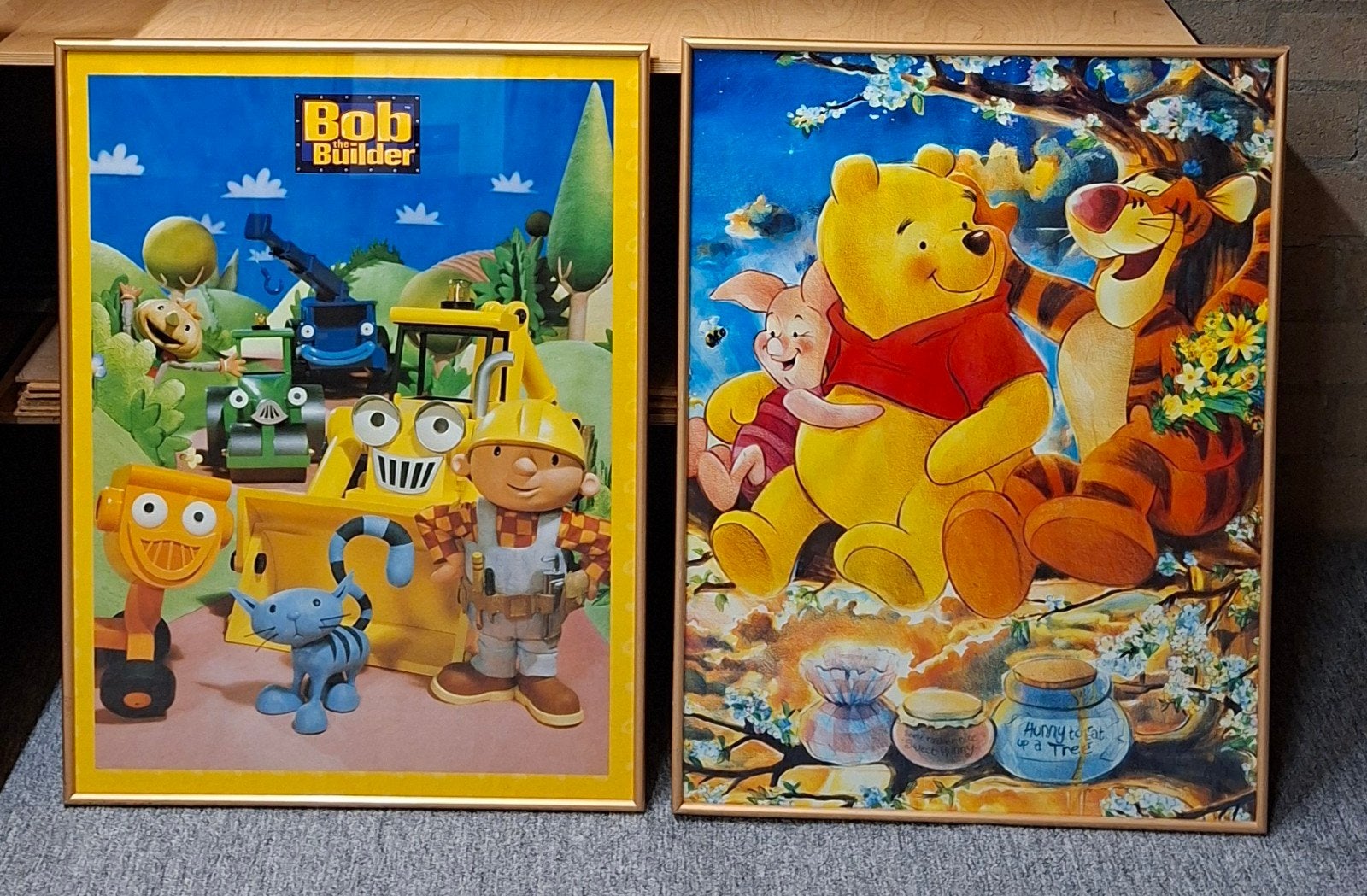 2 ingelijste posters: Bob de Bouwer & Winnie de Poeh, Ophalen, Gebruikt, Jongen of Meisje