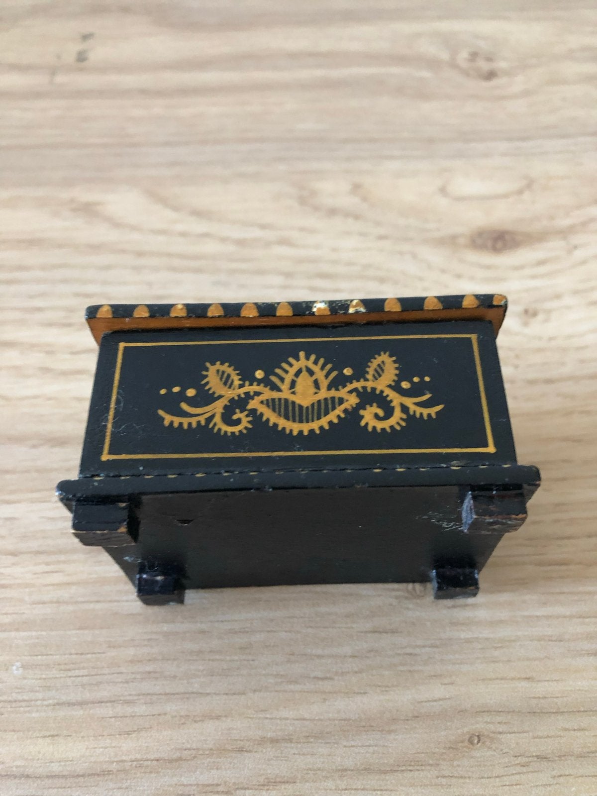 Vintage zwart houten postzegeldoosje  goudkleurige decorat, Ophalen of Verzenden