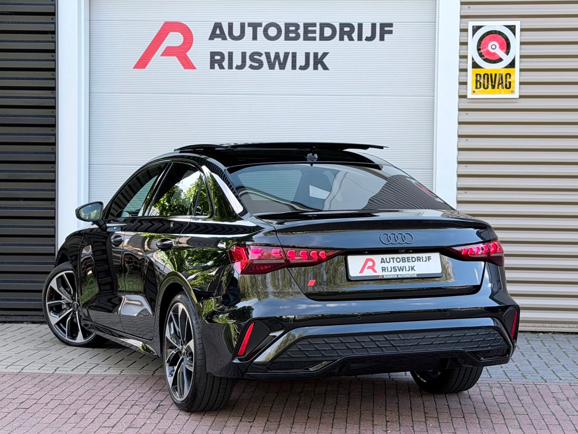Audi A3 Limousine 35 TFSI S-Line Pano/Matrix/Sonos/HuD, Auto's, Audi, 1300 kg, 4 cilinders, Zwart, Bedrijf