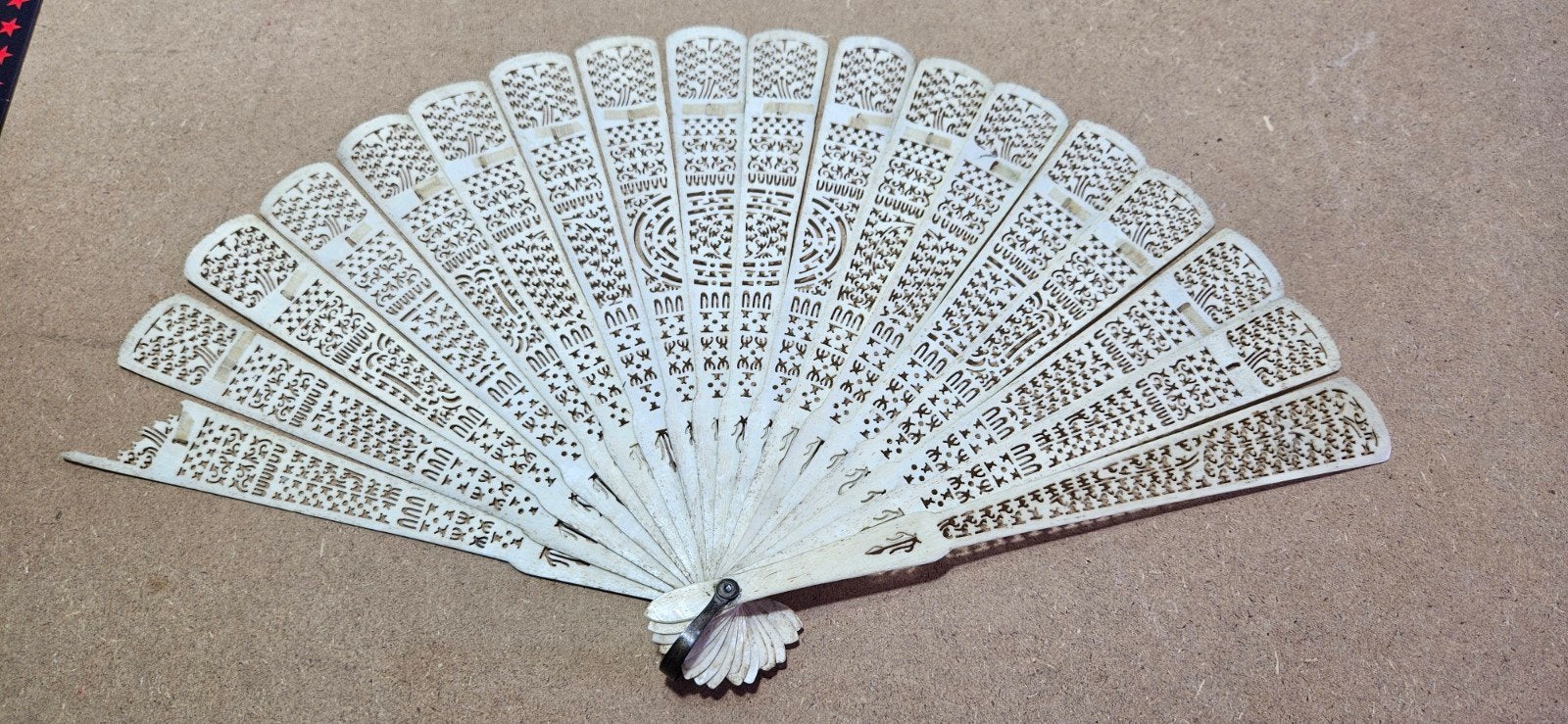 Antieke Chinese brisé-waaier, eind 19e eeuw, ivoor of been, Ophalen of Verzenden, Dames, Onbekend/Vintage