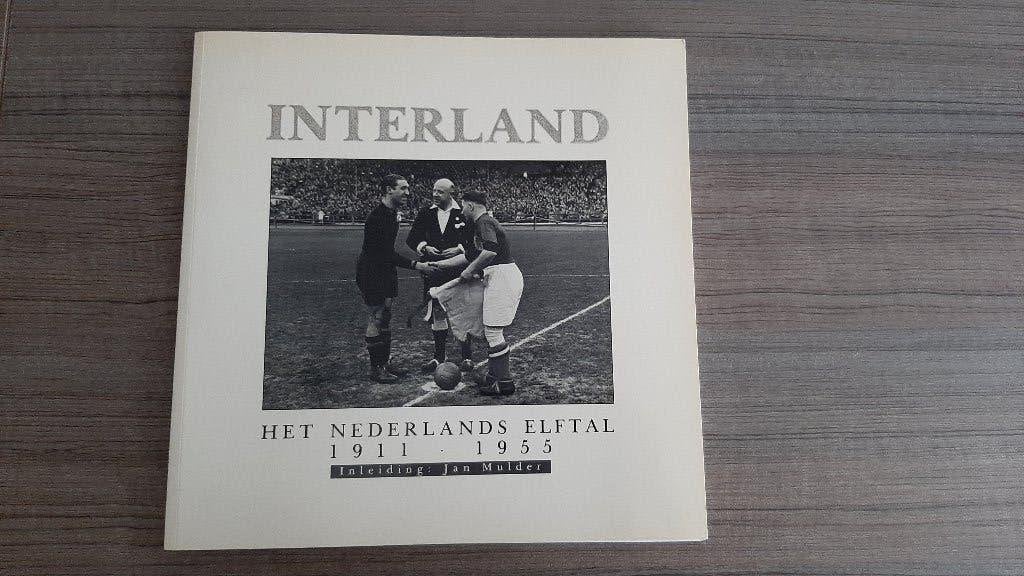 Boek Interland 1911-1955, Boeken, Ophalen, Zo goed als nieuw, Balsport