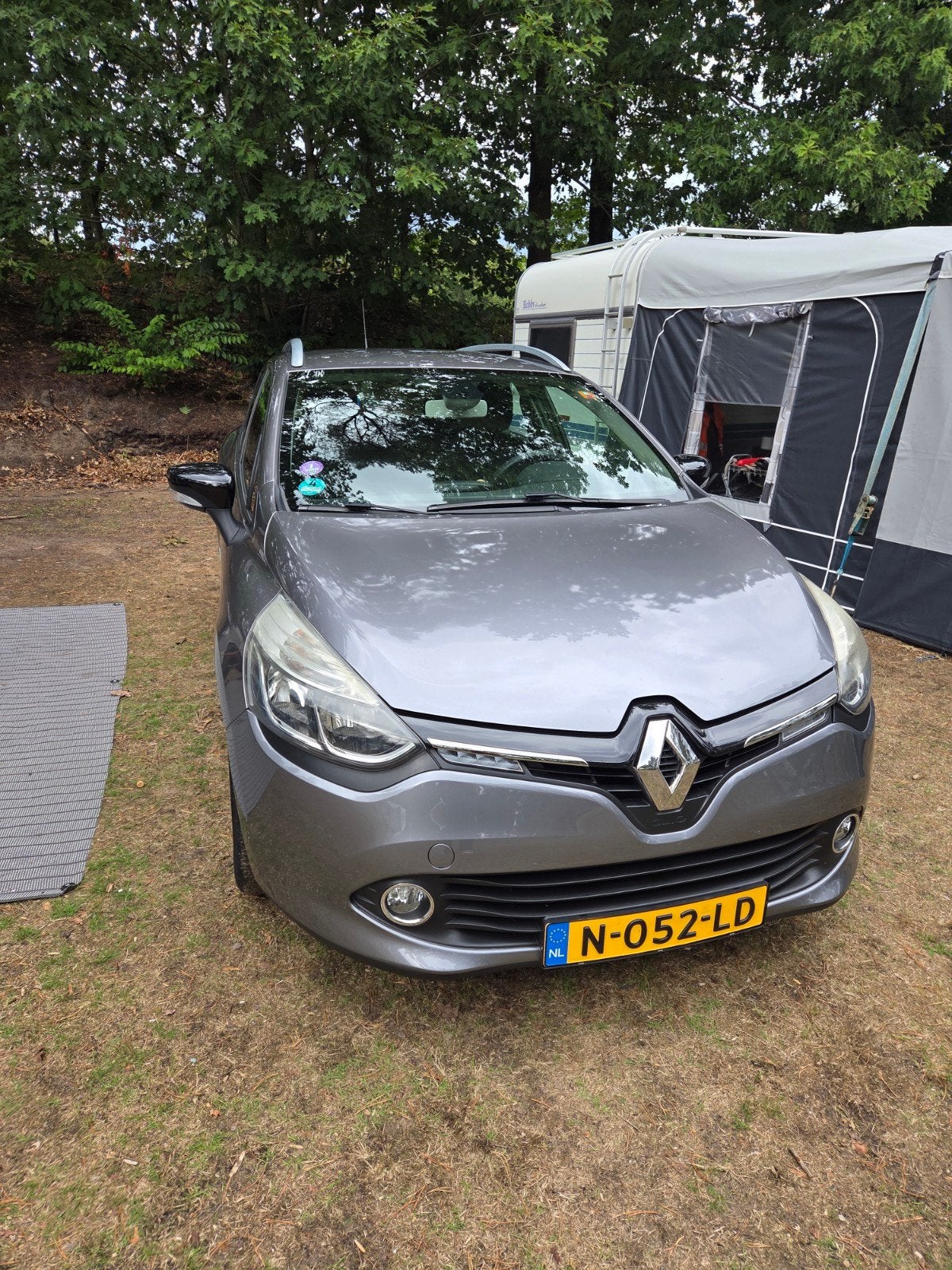 Renault Clio 0.9 TCE 90 Estate 2015 Grijs, Auto's, Voorwielaandrijving, 898 cc, 565 kg, Handgeschakeld