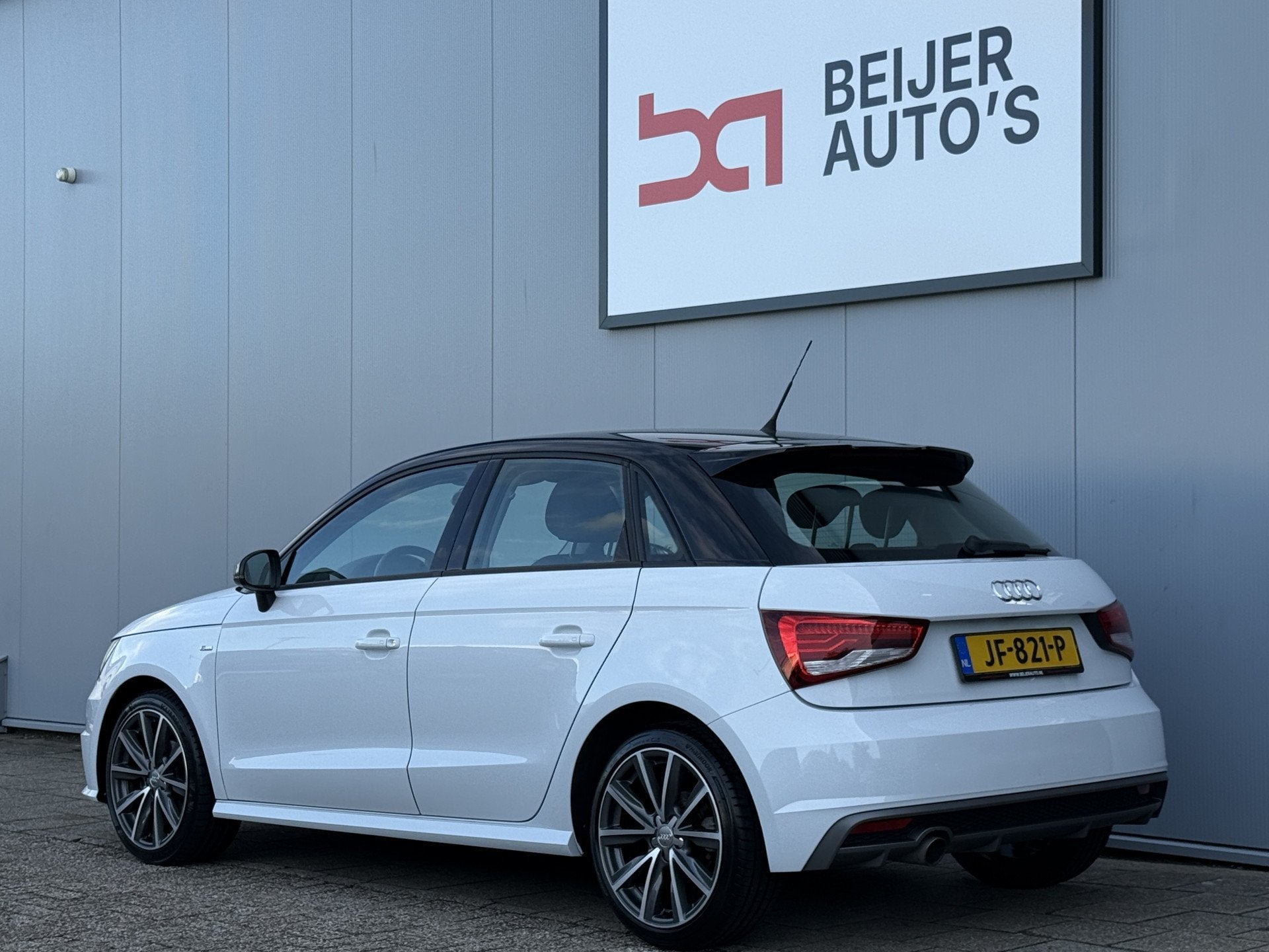 Audi A1 Sportback 1.0 TFSI Adrenalin Automaat S-Line/Navigat, Euro 6, 580 kg, 4 stoelen, Origineel Nederlands