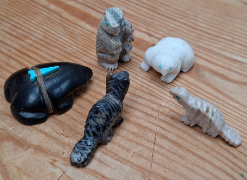 EEN SET VAN 5 ZUNI FETISHES, 3 cm, Ophalen of Verzenden, Meerkleurig, Overige herkomsten