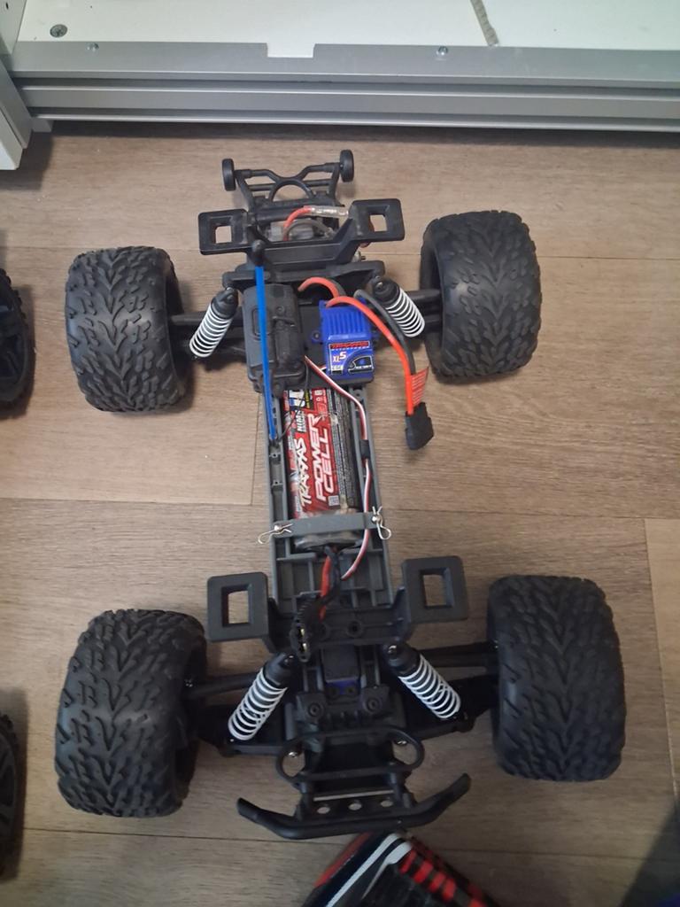 RC auto's - compleet (op 1 accu en lader na), Hobby en Vrije tijd, Modelbouw | Radiografisch | Auto's, Elektro, Gebruikt, Auto offroad