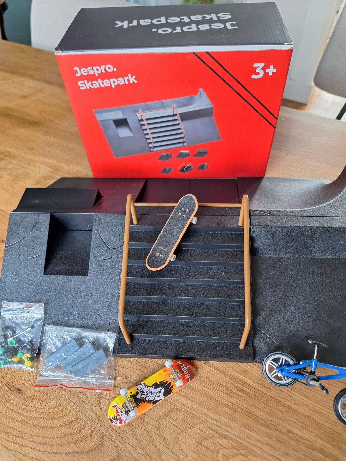 Jespro Finger Skateboardpark met Ramps + 2 skateboards + BMX, Ophalen of Verzenden, Zo goed als nieuw, Jongen of Meisje