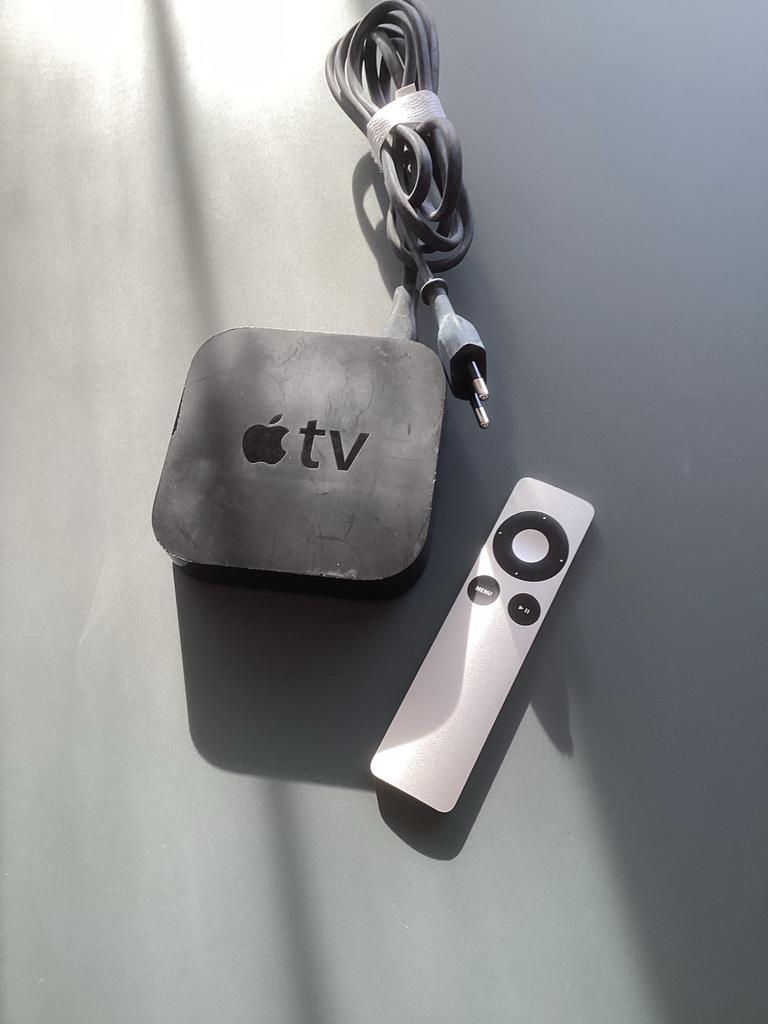 Apple TV 3e generatie met afstandsbediening en kabels, Audio, Tv en Foto, Mediaspelers, Ophalen of Verzenden, Zo goed als nieuw