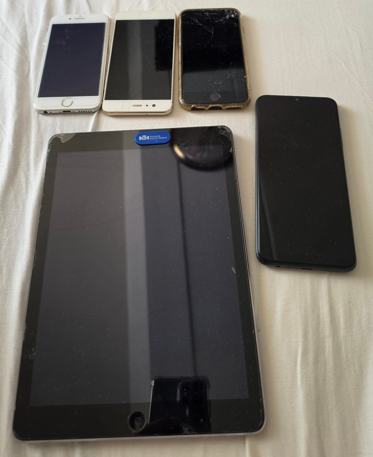 Diverse smartphones en tablet voor onderdelen. Zie foto's, Computers en Software, Apple iPads, 10 inch, Apple iPad, Wit, Ophalen of Verzenden