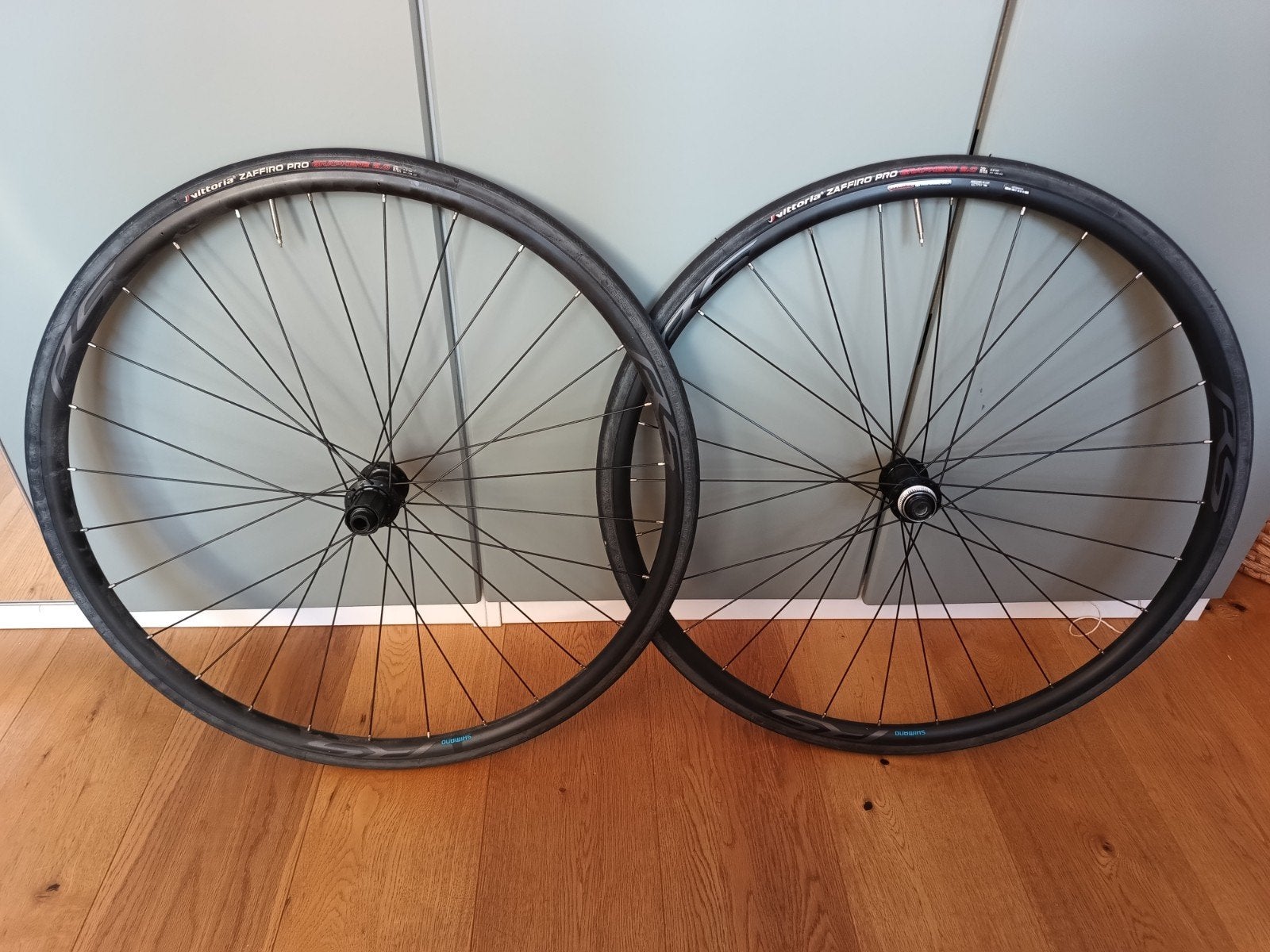 Shimano RS171 Wielset compleet met Vittoria banden, Wiel, Ophalen of Verzenden, Zo goed als nieuw, Aluminium