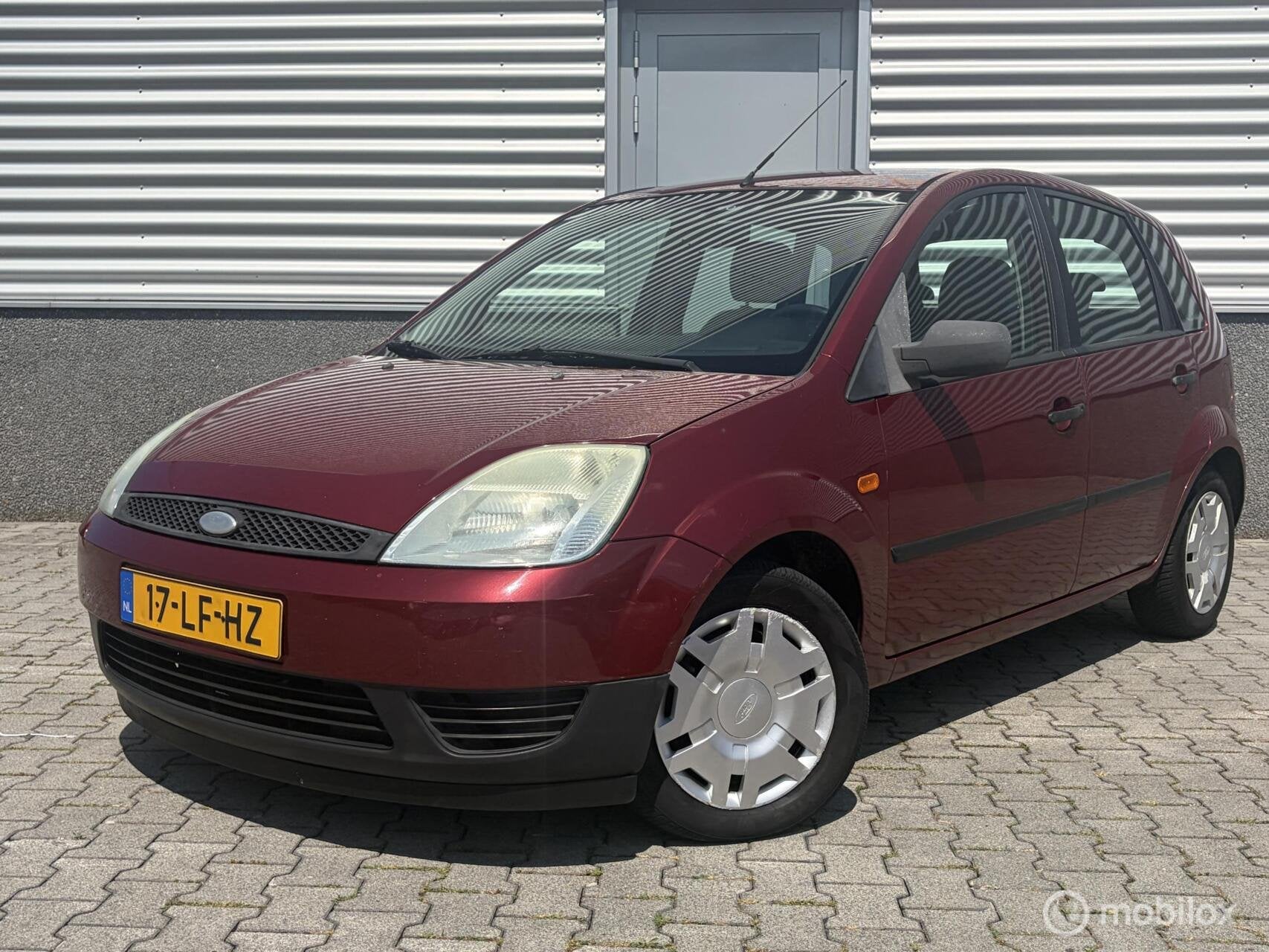 Ford Fiesta 1.4-16V Ambiente Nieuwe apk-elektrisch pakket, Auto's, Voorwielaandrijving, Gebruikt, 4 cilinders, 49 €/maand