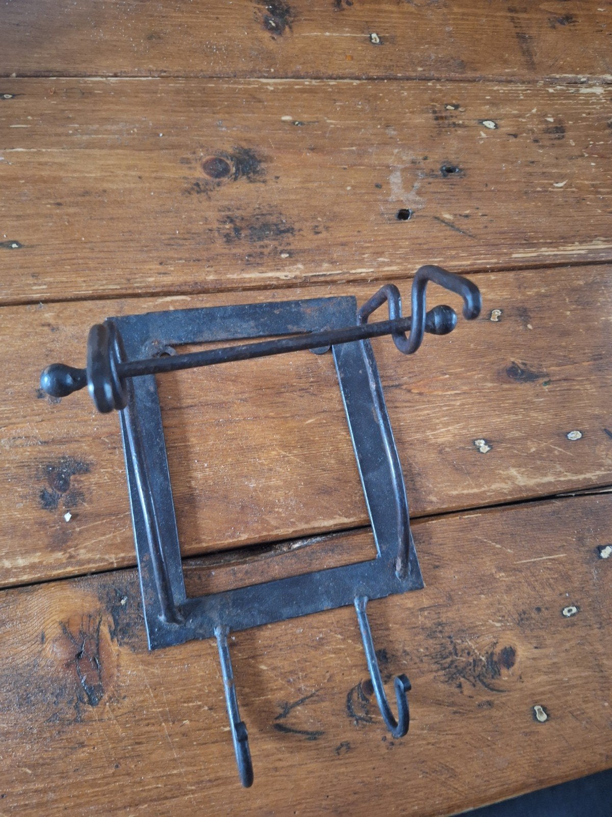 Antieke smeedijzeren  wc rolhouder met haken, Gebruikt, Overige typen, Ophalen of Verzenden, Minder dan 100 cm