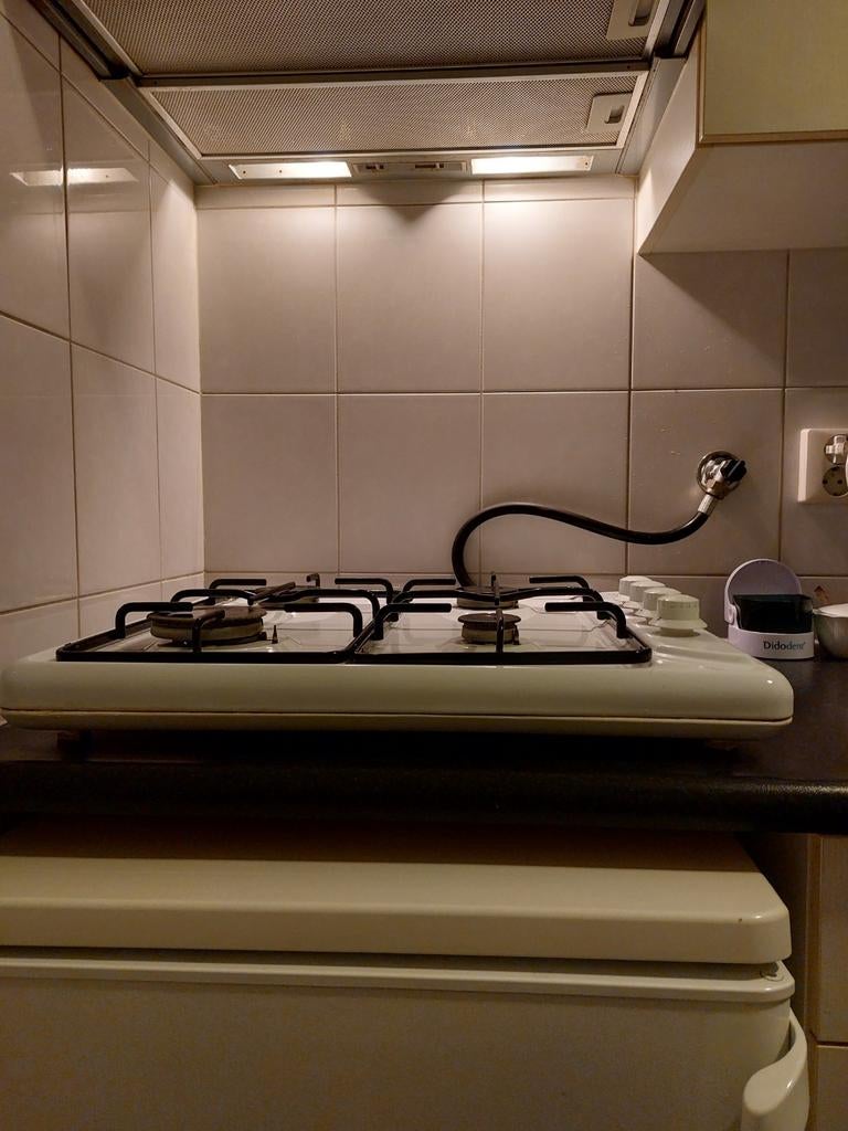 Bestron 4-pits gasfornuis - Goede staat, wegens verhuizing, Ophalen, Gebruikt, 4 kookzones, Gas