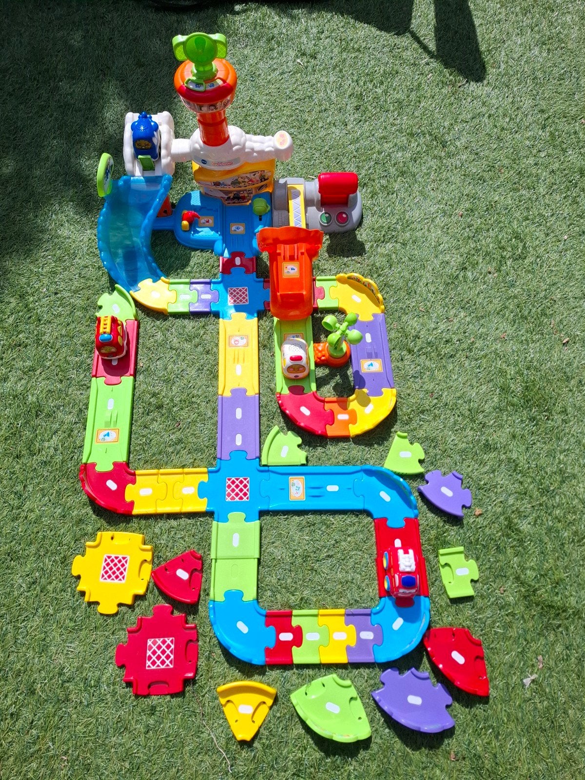 VTech Toet Toet Auto's Vliegveld met 4 auto's + opbergbak, Ophalen, Gebruikt