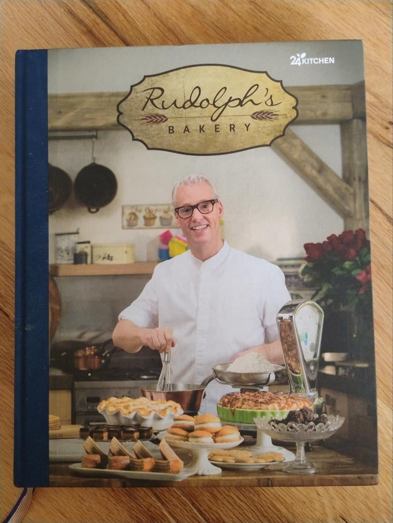 Rudolph's Bakery Kookboek - Zoet en Hartig Bakken, Taart, Gebak en Desserts, Ophalen of Verzenden, Zo goed als nieuw, Rudolph van Veen