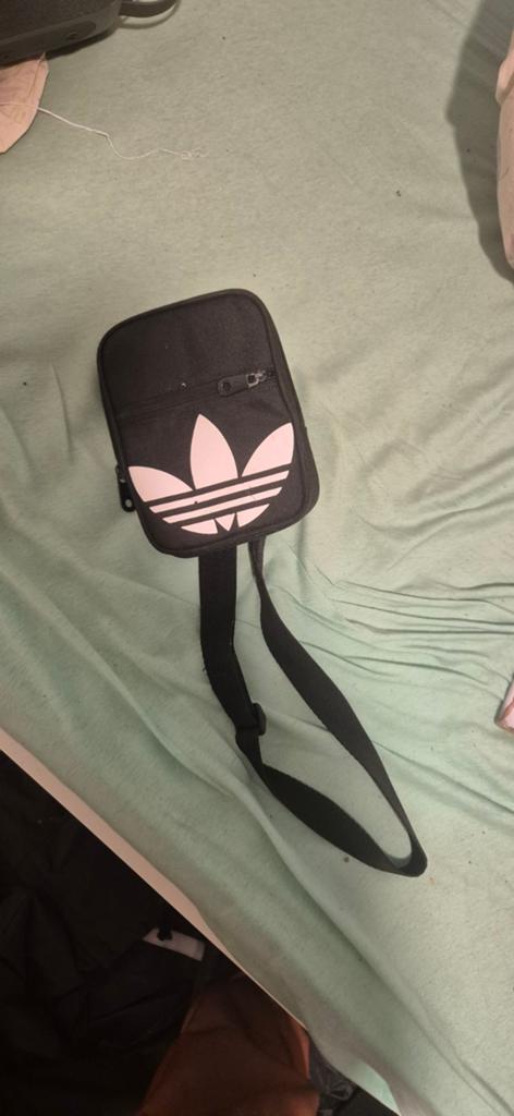 Adidas schoudertasje zwart met wit logo, Ophalen of Verzenden, Gebruikt, Zwart, Overige merken
