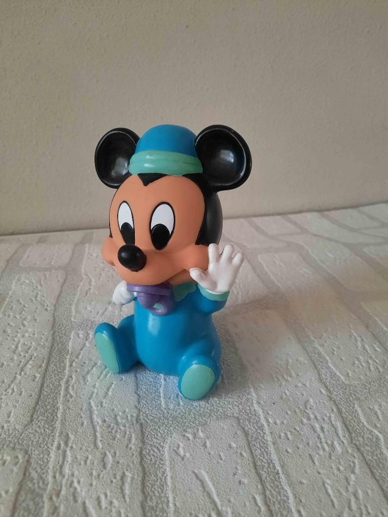 Disney pieppop Mickey Mouse baby met blauwe muts en speen, Verzamelen, Disney, Ophalen of Verzenden, Mickey Mouse, Gebruikt, Beeldje of Figuurtje