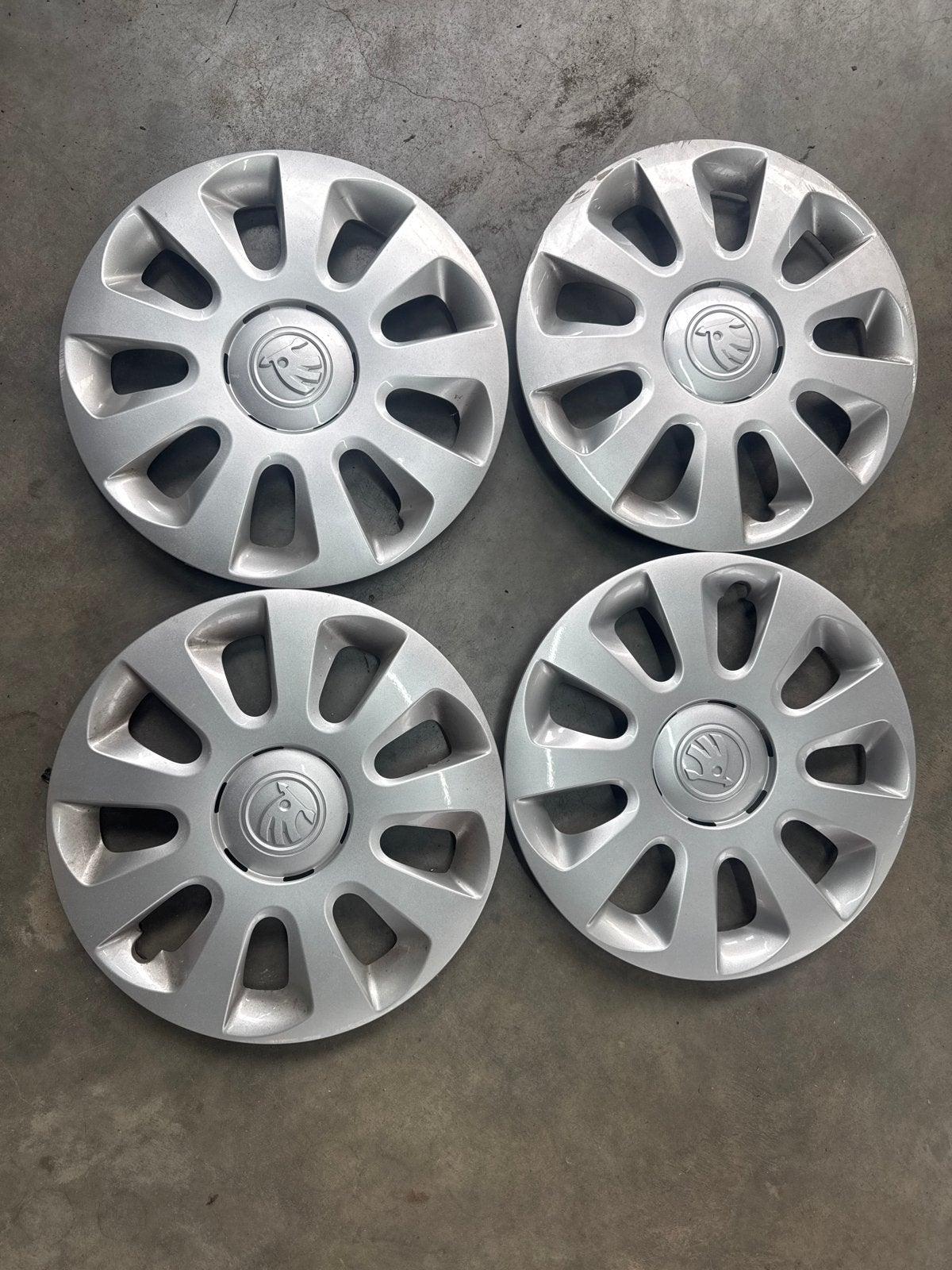 Set van 4 Skoda wieldoppen, Ophalen, Gebruikt