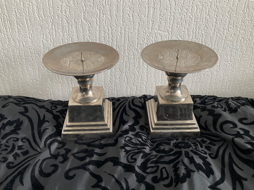 2 Zware zilverkleurige kandelaren(H15cm, ø kaarsplateau12cm), Huis en Inrichting, Woonaccessoires | Kandelaars en Kaarsen, Ophalen