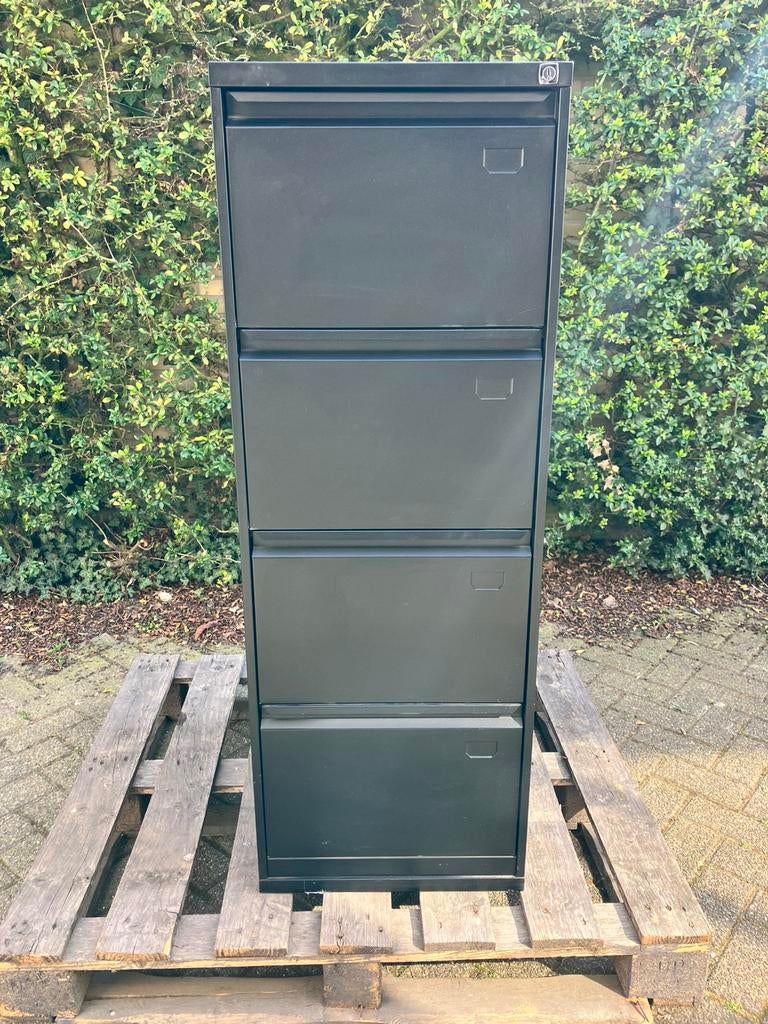 ARCHIEFKAST ZWART met 4 hoge lades, afm.: hg.132x br.47xd.62, Ophalen, Zo goed als nieuw, Eigentijds, degelijk
