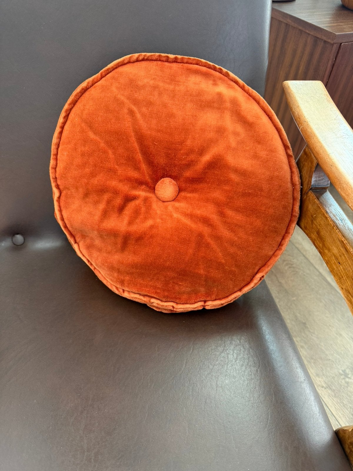 Vintage oranje velours rond kussentje, Huis en Inrichting, Retro, vintage, Gebruikt, Eenpersoons, Minder dan 75 cm