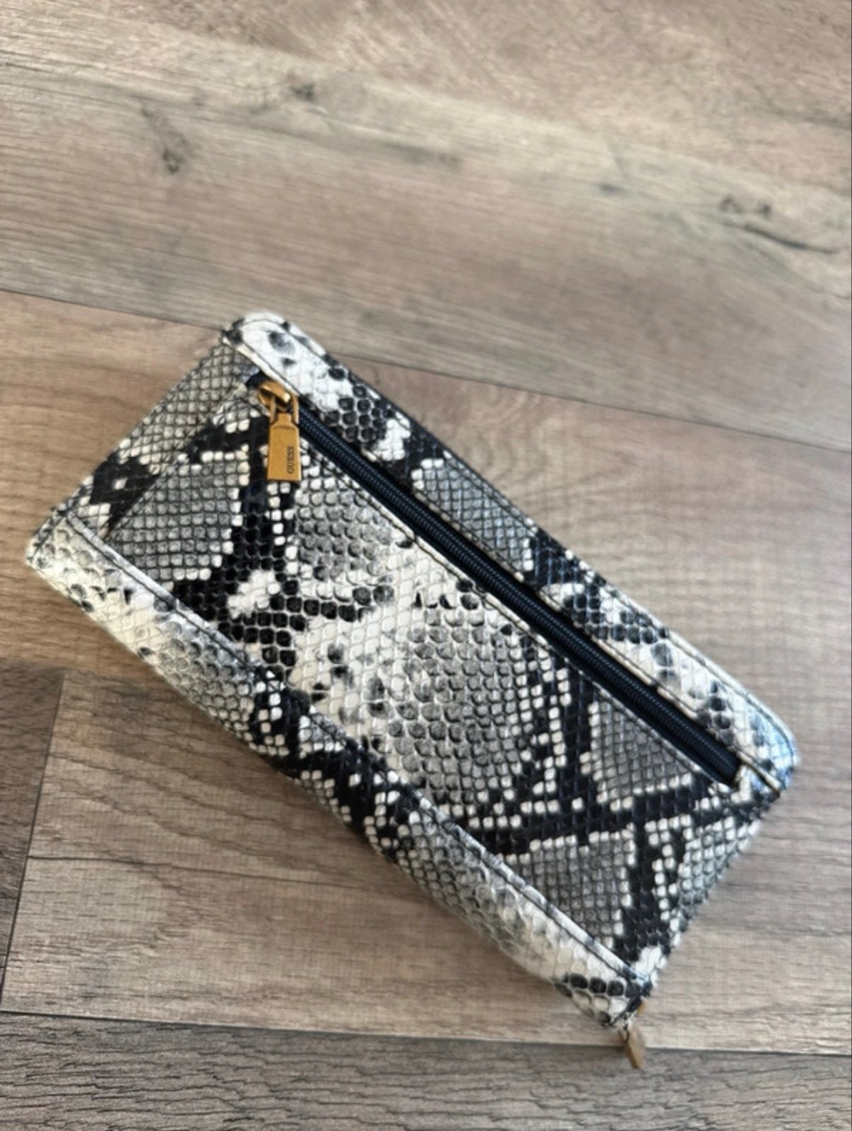Guess portemonnee met slangenprint, Ophalen of Verzenden, Zo goed als nieuw, Zwart, Guess